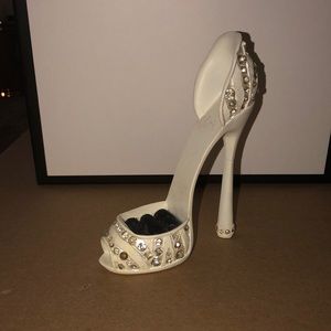 High heel ring holder